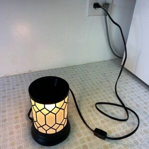 PENDING Elegant Geometric Wax Warmer Lamp